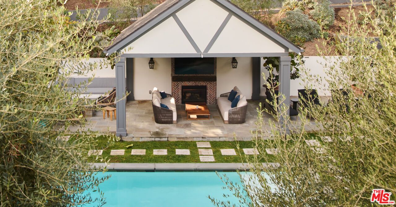 Exterior, Fireplace, Pool