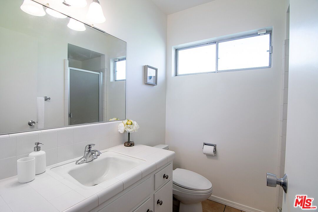 Bathroom, Interior, Tile Countertops