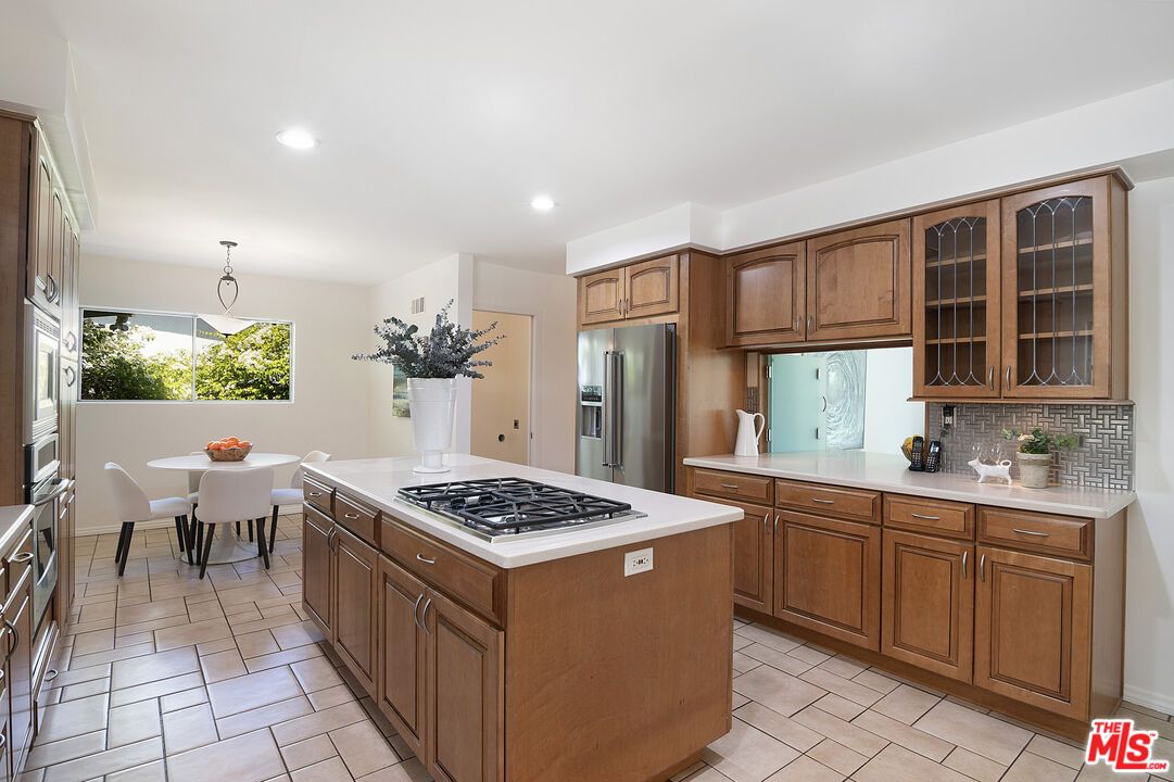 Dining room, Interior, Kitchen, Recessed Lighting, Stainless Steel Appliances