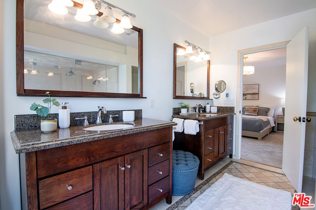 Bathroom, Bedroom, Dual Sink Vanities, Interior