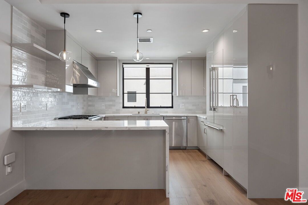 Interior, Kitchen, Pendant Lights, Recessed Lighting, Wood Texture Flooring