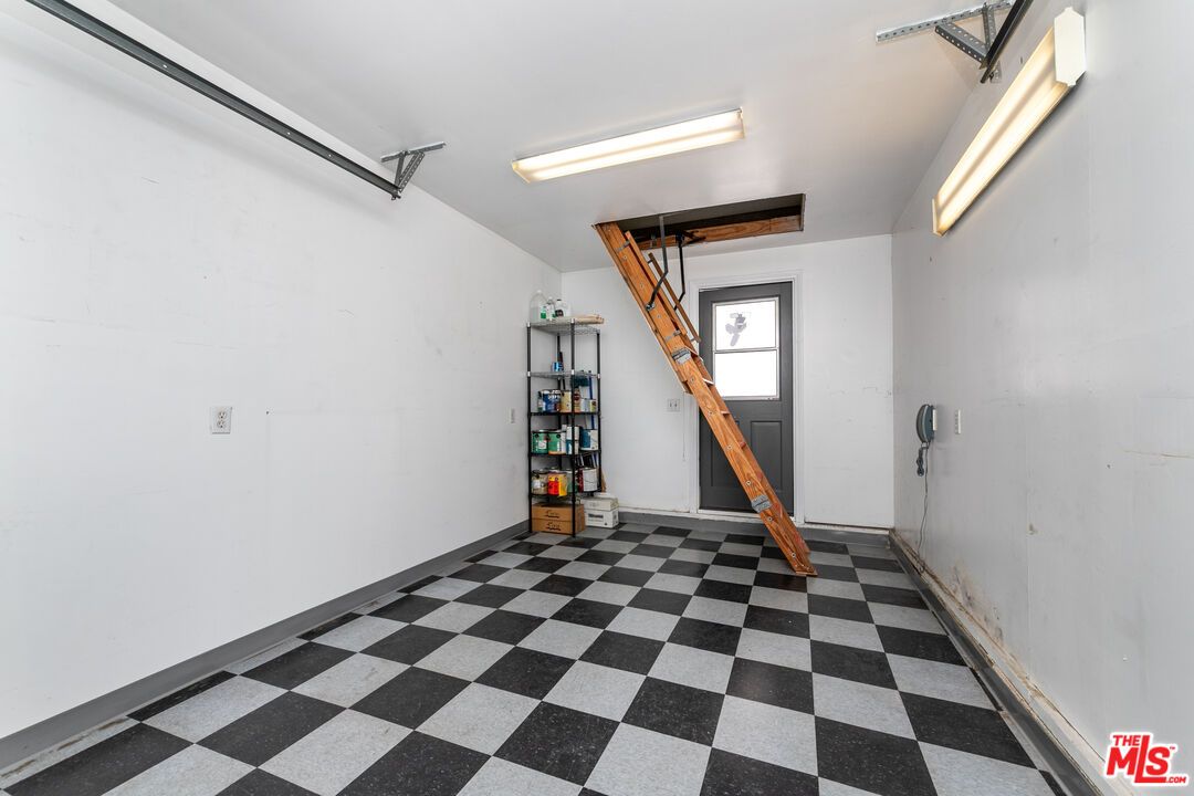 Garage, Interior