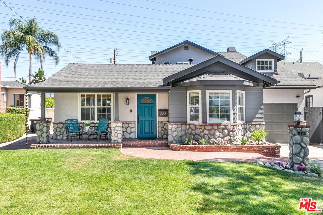 Backyard, Exterior, Facade, Ranch