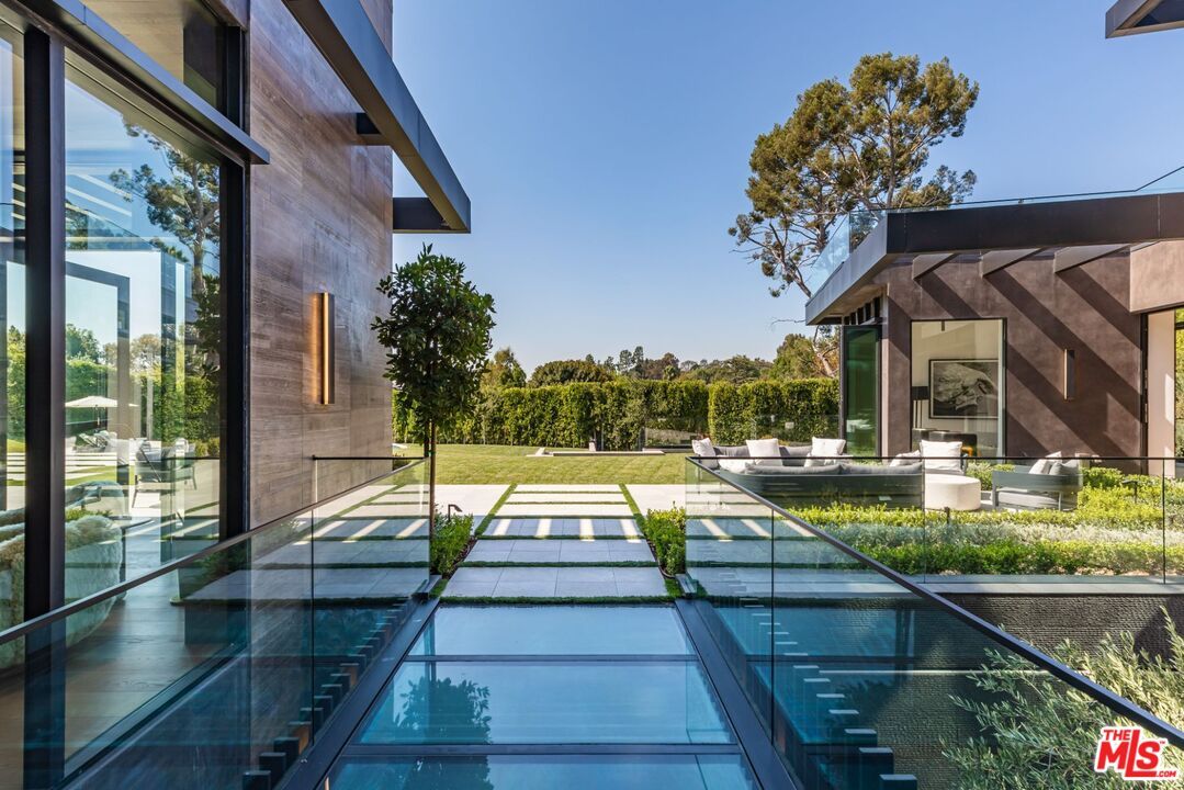 Exterior, Pool, Tennis Courts