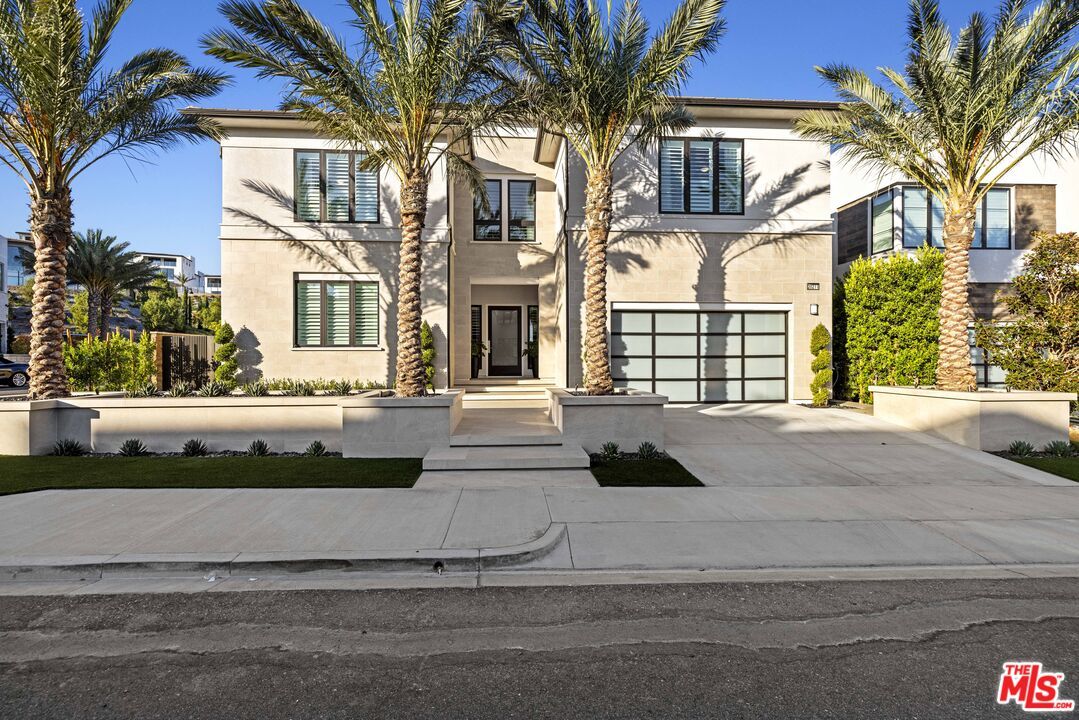 Attached, Exterior, Facade, Modern