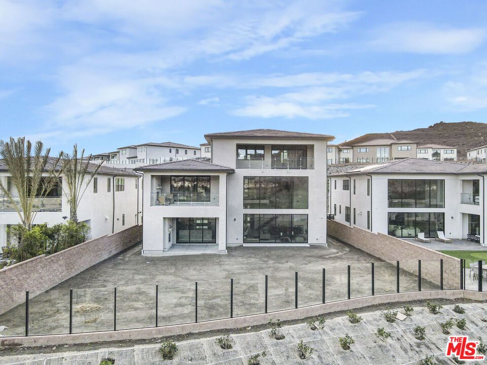 Exterior, Facade, Mediterranean