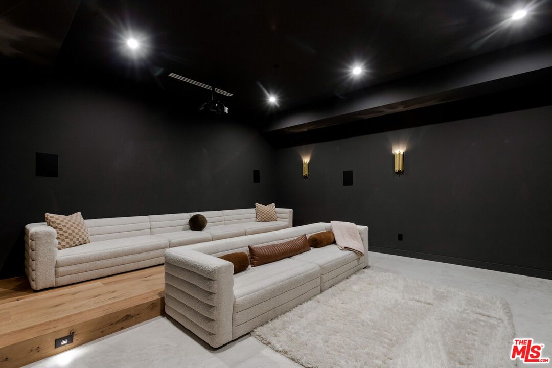 Interior, Projection Screen, Recessed Lighting, Theatre Room