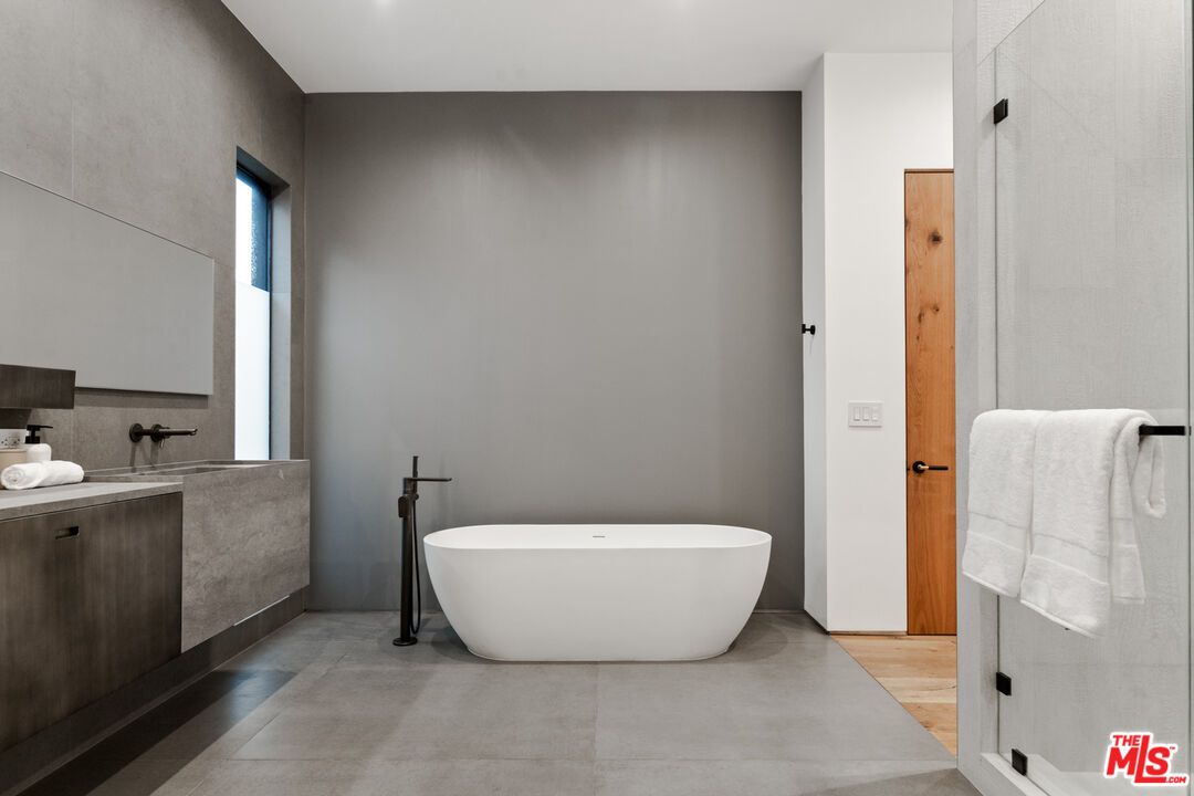 Bathroom, Free Standing Baths, Interior, Recessed Lighting