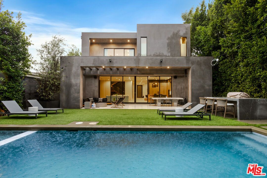 Backyard, Exterior, Pool