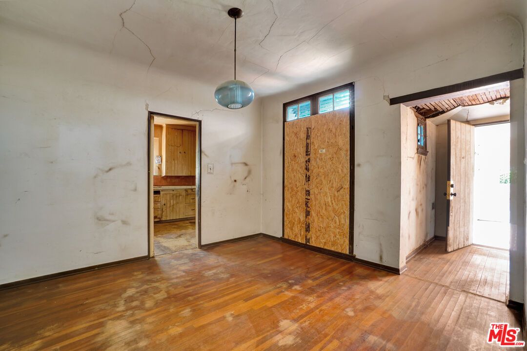 Empty room, Interior, Pendant Lights, Wood Texture Flooring