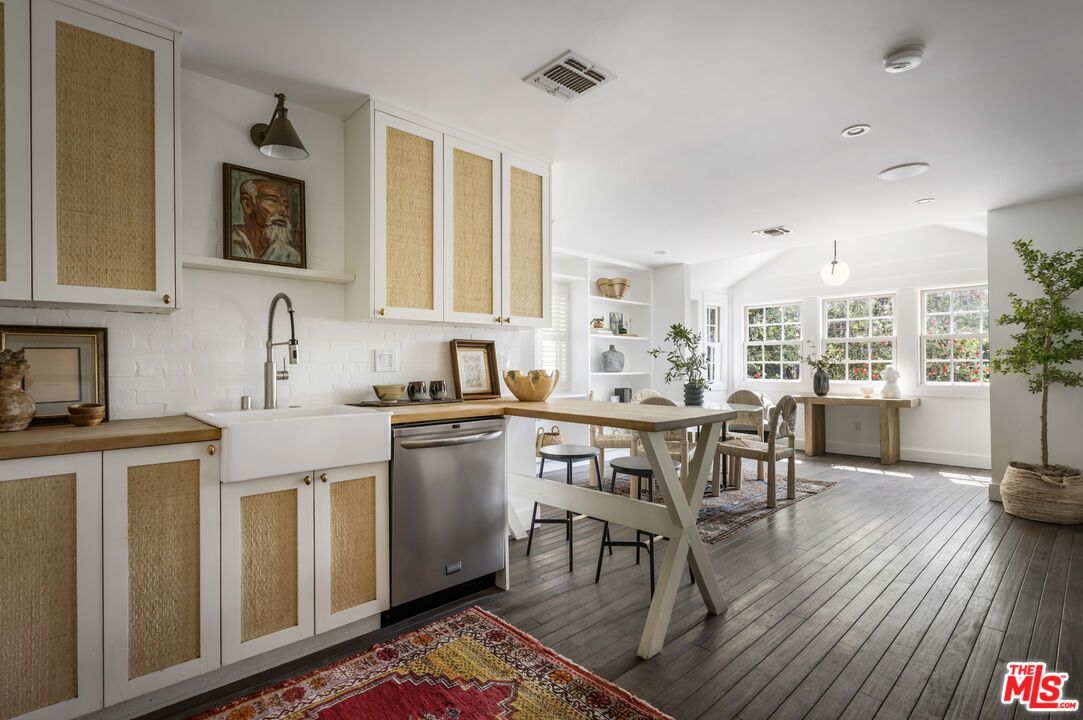Dining room, Interior, Kitchen, Recessed Lighting, Wood Texture Flooring