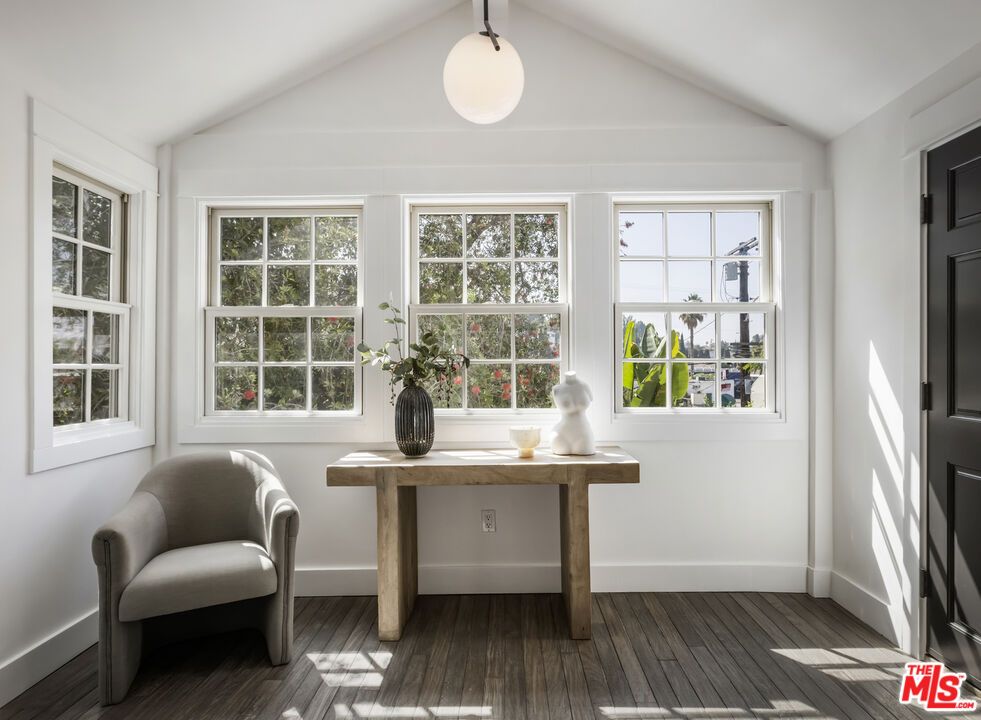 Interior, Pendant Lights, Wood Texture Flooring