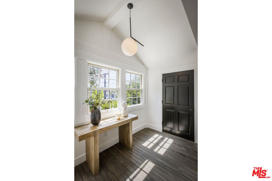 Interior, Pendant Lights, Wood Texture Flooring