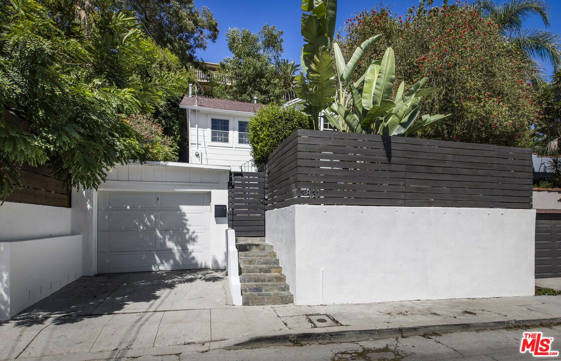 Attached, Exterior, Facade, Modern