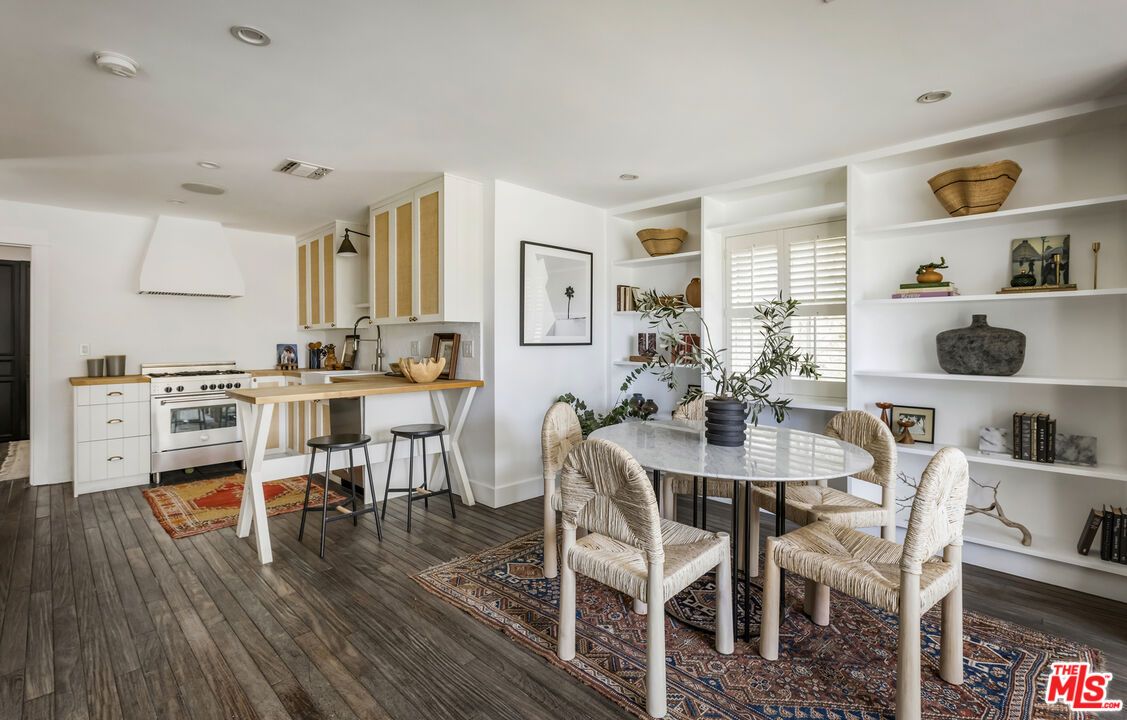 Dining room, Interior, Kitchen, Recessed Lighting, Wood Texture Flooring