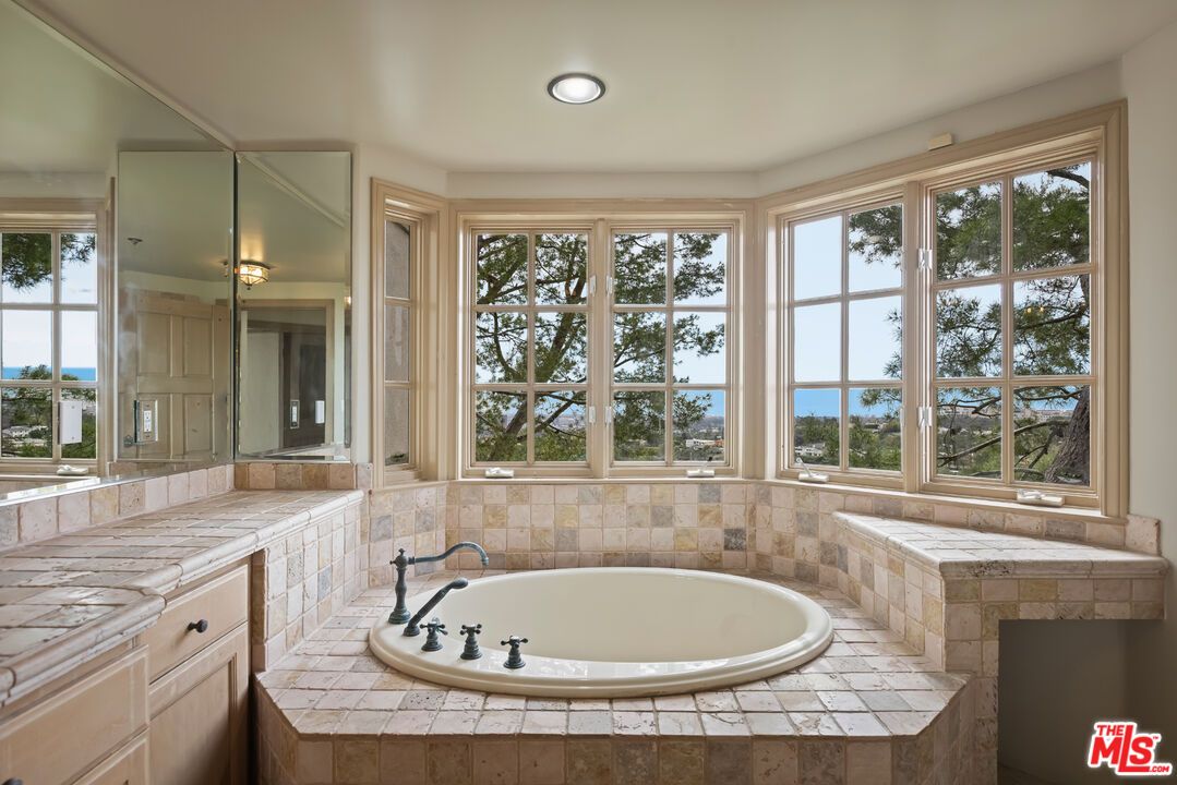 Bathroom, Interior, Recessed Lighting, Tile Countertops, Water