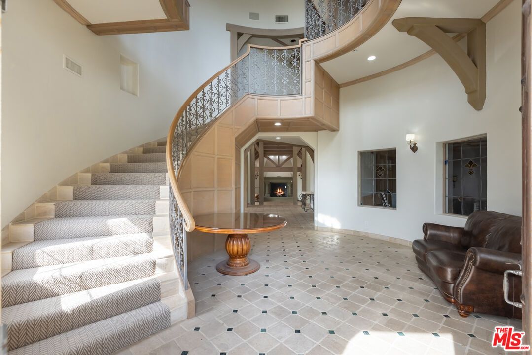 Fireplace, Interior, Recessed Lighting