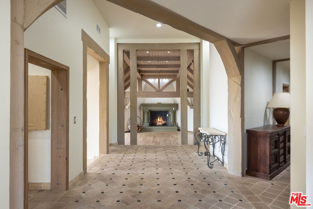 Fireplace, Interior, Recessed Lighting