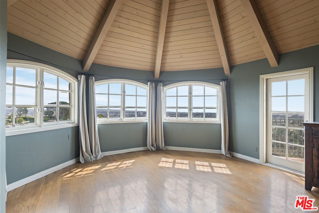Empty room, Interior, Wooden Beams, Wooden Ceilings, Wood Texture Flooring