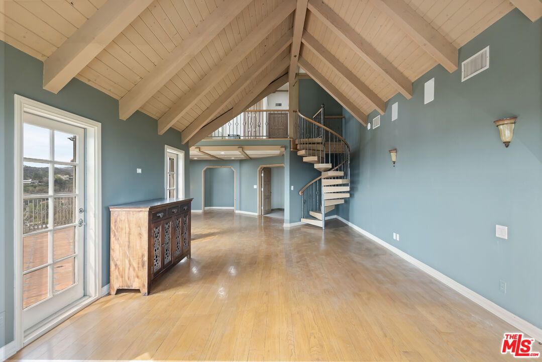 Empty room, Interior, Wooden Beams, Wooden Ceilings, Wood Texture Flooring