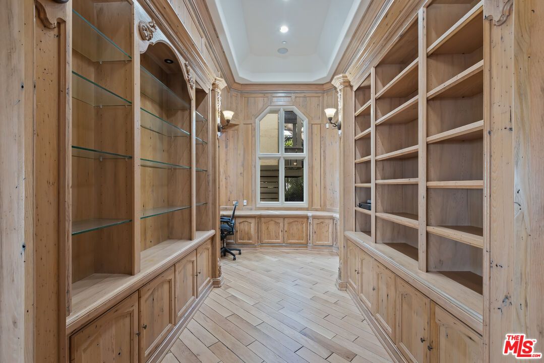 Interior, Recessed Lighting, Wood Texture Flooring, Wooden Walls