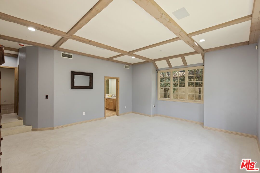 Empty room, Interior, Recessed Lighting, Wooden Beams