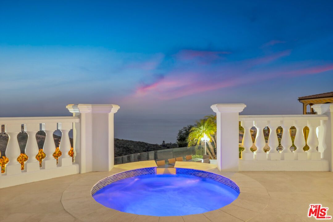 Exterior, Pool, Water