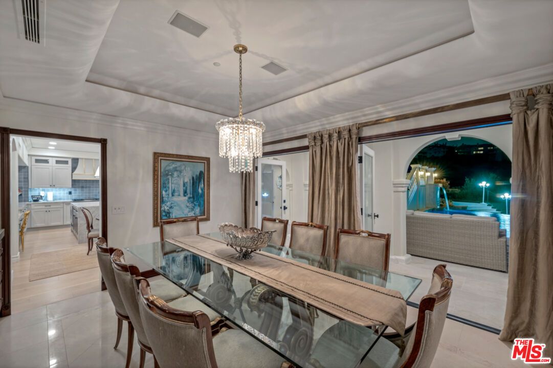 Chandelier, Dining room, Interior