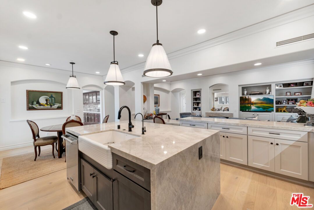 Dining room, Interior, Kitchen, Pendant Lights, Recessed Lighting, Wood Texture Flooring