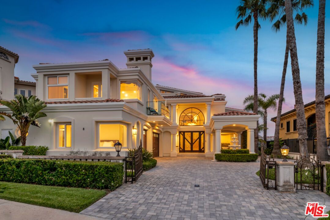 Exterior, Facade, Mediterranean