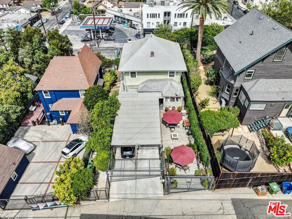 Exterior, Drone