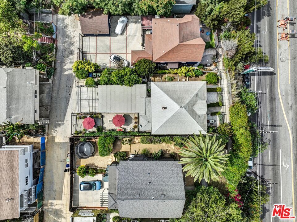Exterior, Drone