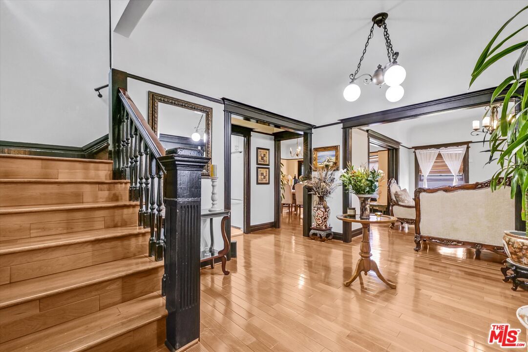 Interior, Pendant Lights, Wood Texture Flooring