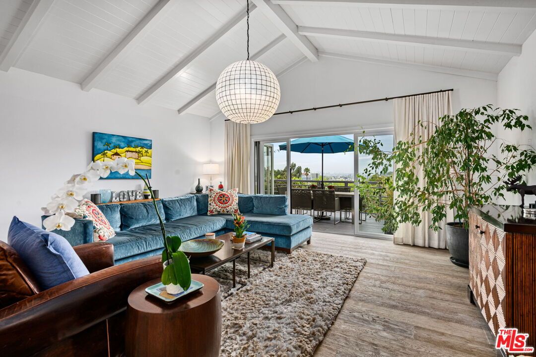 Interior, Living room, Pendant Lights, Wood Texture Flooring