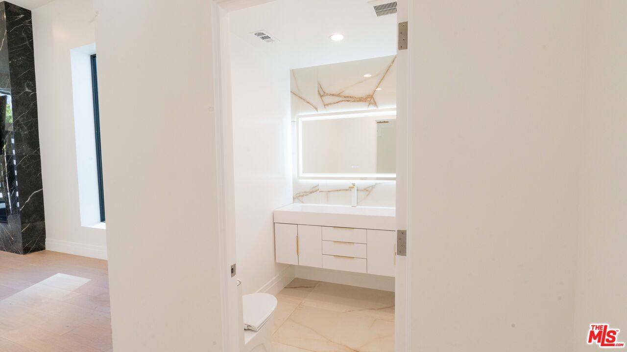 Bathroom, Interior, Marble, Recessed Lighting