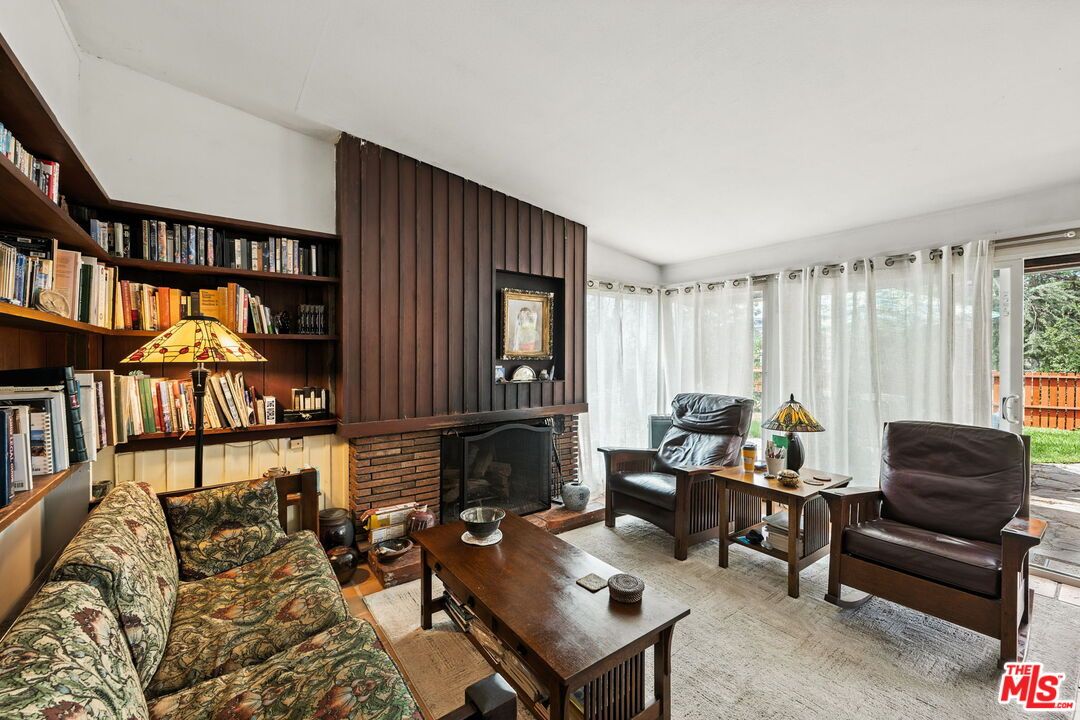 Fireplace, Interior, Living room