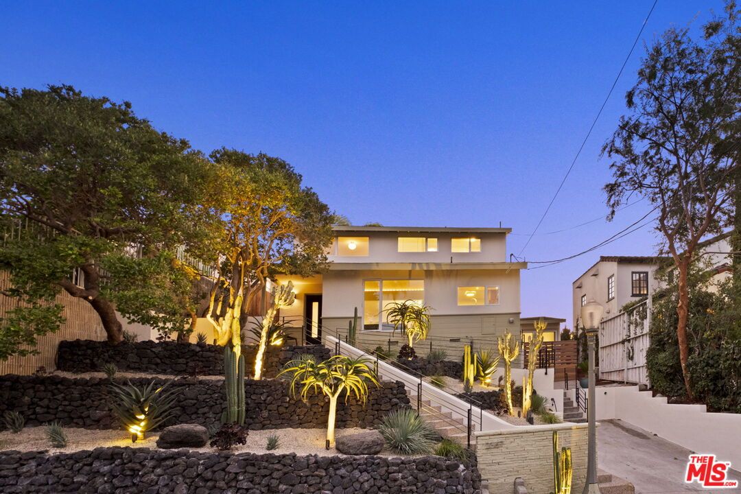Backyard, Exterior, Facade, Modern