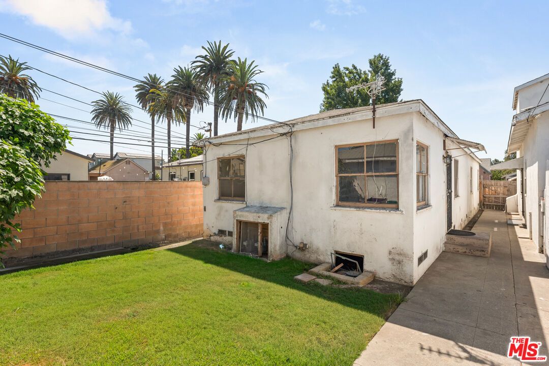 Backyard, Exterior