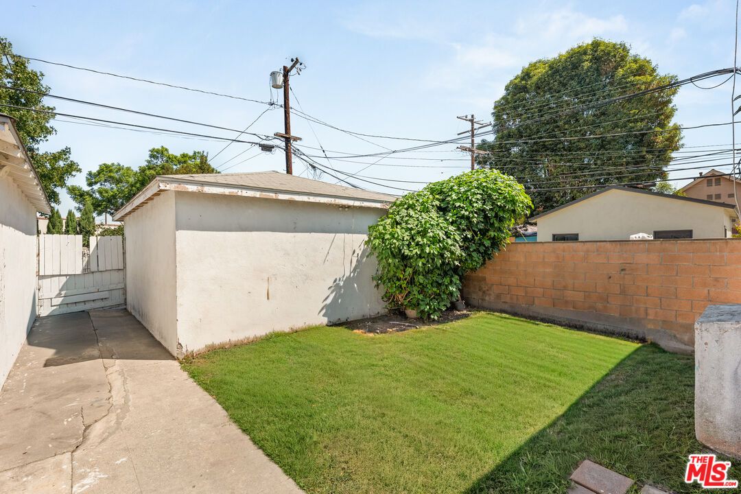 Backyard, Exterior