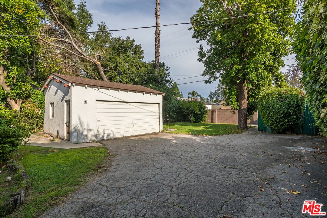 Backyard, Detached Garage, Exterior