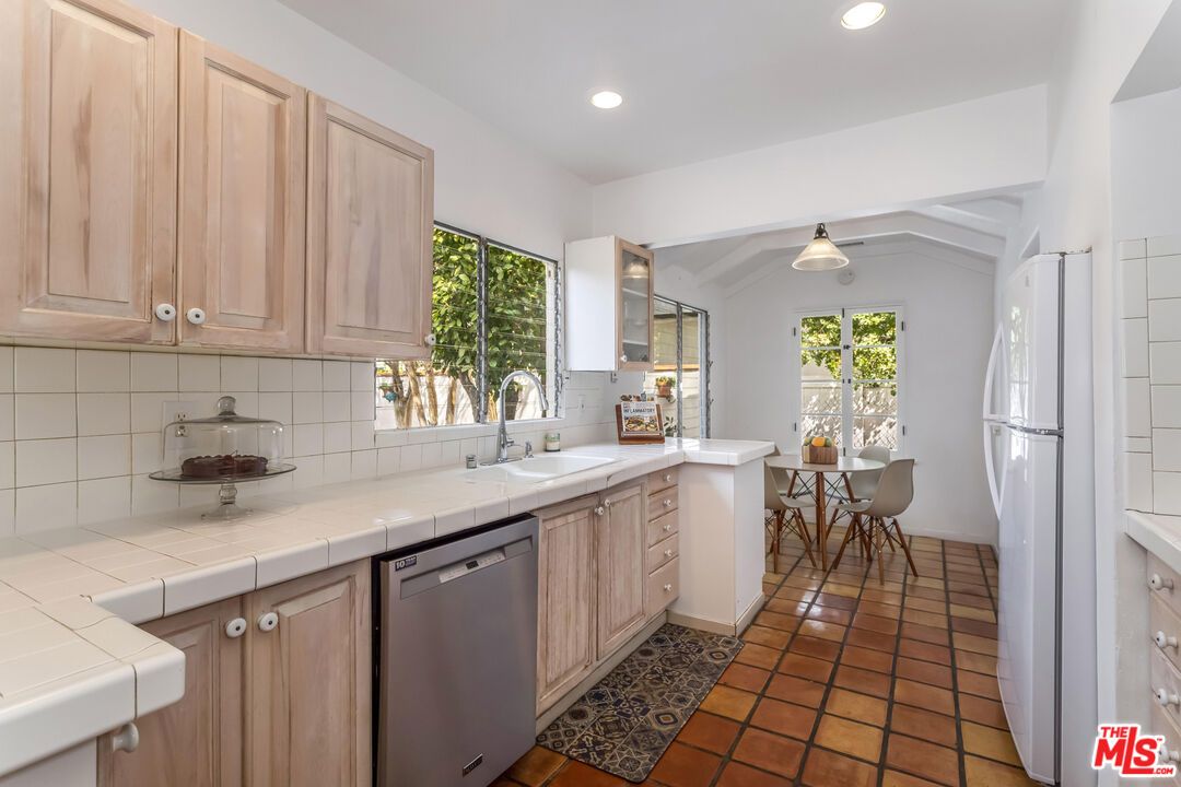 Dining room, Interior, Kitchen, Pendant Lights, Recessed Lighting, Tile Countertops