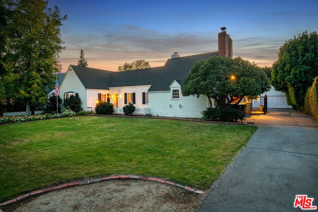 Backyard, Detached Garage, Exterior, Facade, Cape Cod