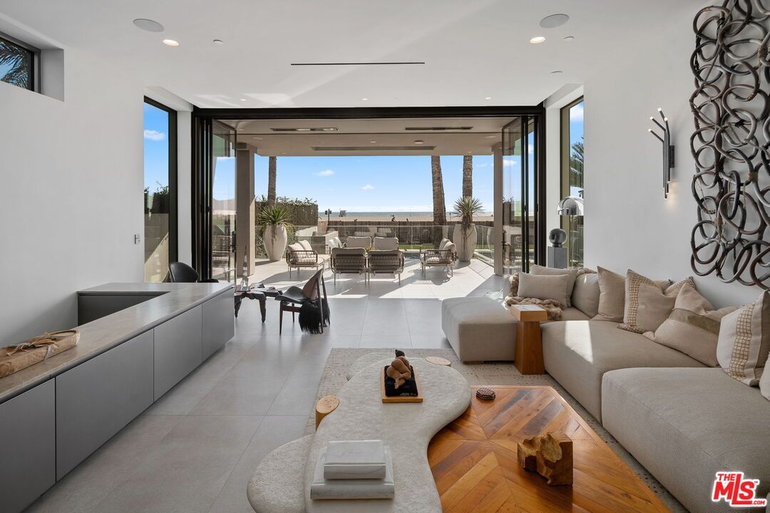 Interior, Living room, Recessed Lighting, Water, Wood Texture Flooring