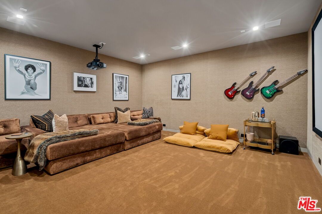 Interior, Projection Screen, Recessed Lighting, Theatre Room