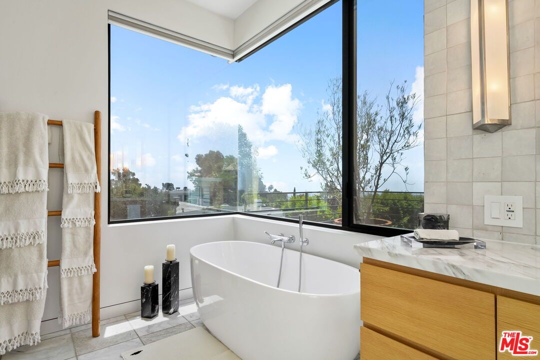 Bathroom, Free Standing Baths, Interior