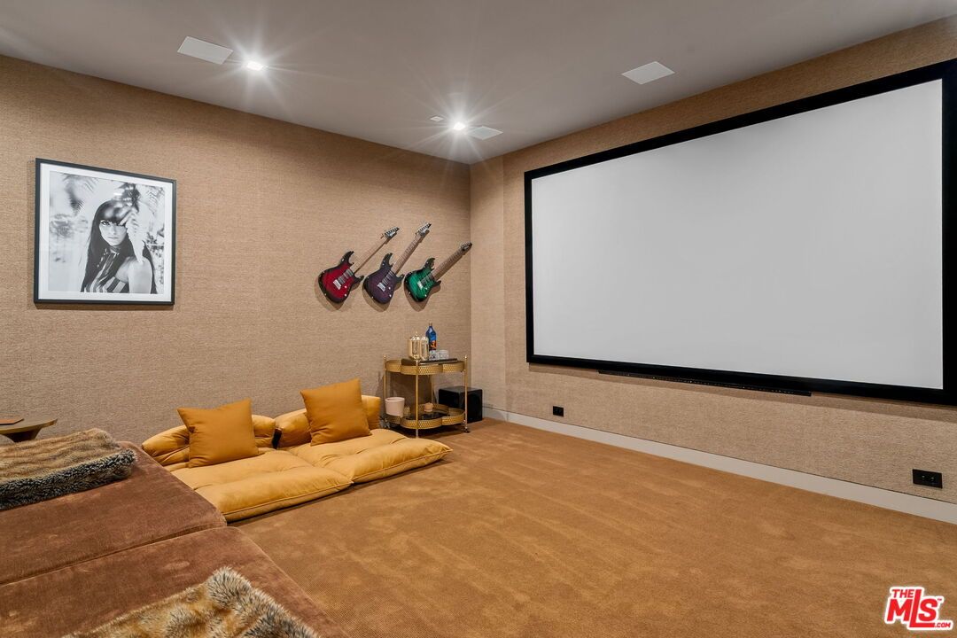 Interior, Projection Screen, Recessed Lighting, Theatre Room