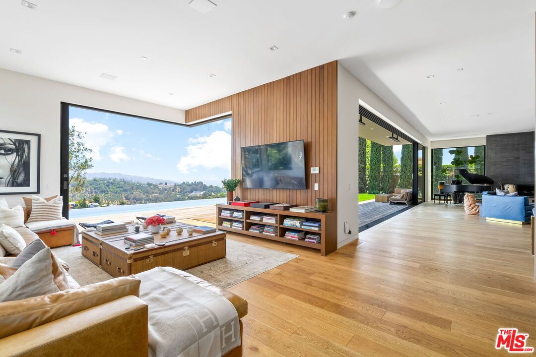 Interior, Living room, Recessed Lighting, Water, Wood Texture Flooring
