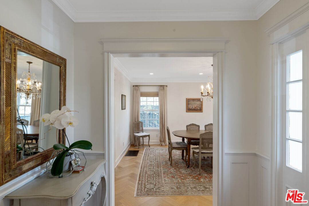 Chandelier, Dining room, Interior, Recessed Lighting, Wood Texture Flooring