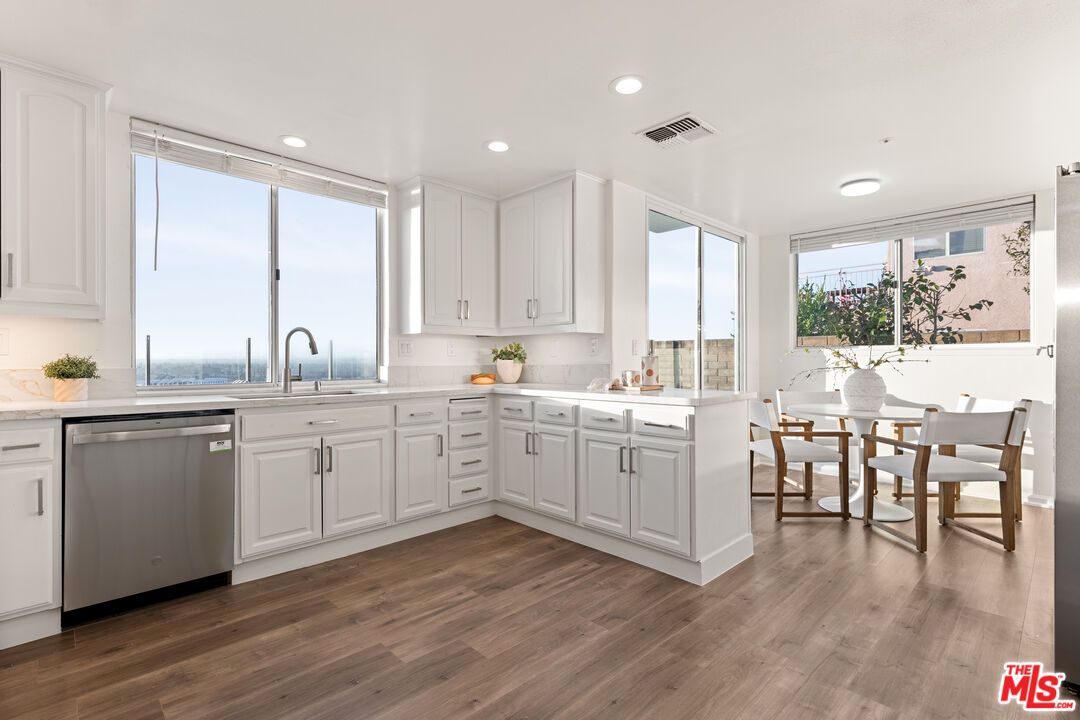 Dining room, Interior, Kitchen, Recessed Lighting, Wood Texture Flooring