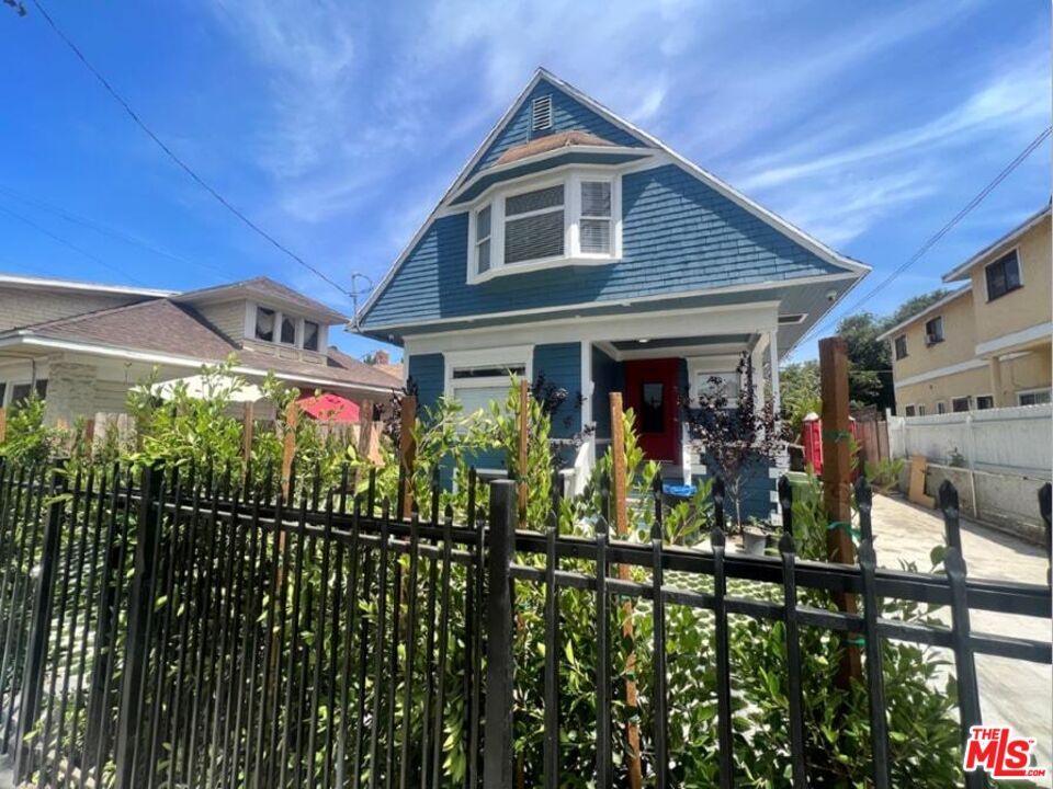 Exterior, Facade, Queen Anne Victorian